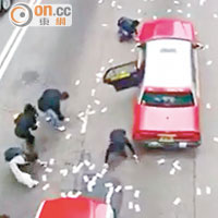 執錢惹禍 兩男女被捕  中港新闻