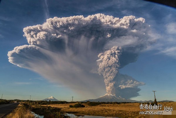 智利爆火山 特大蘑菇雲  世界新闻