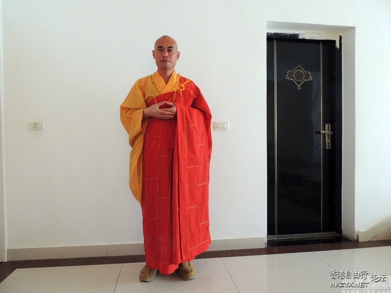 “苦行僧”三步一拜遍訪佛教名山  佛教