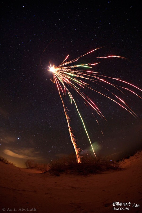 Fireworks over sand dunes  Fireworks 烟花